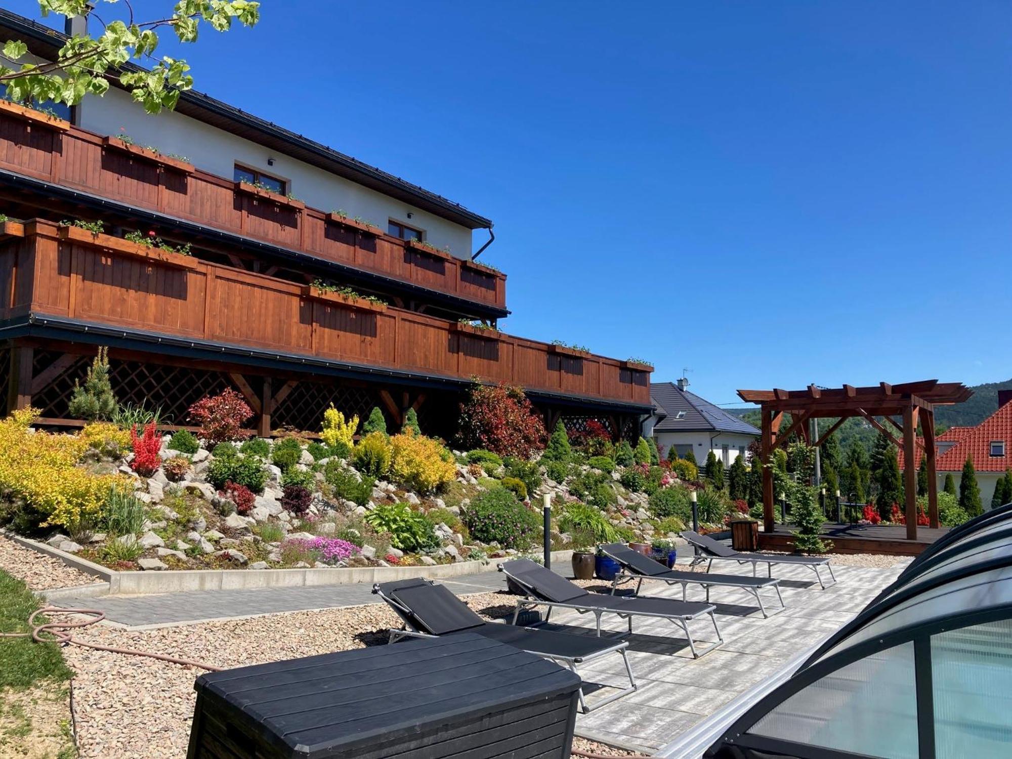 Apartamenty Black Lion Pcim Exteriör bild