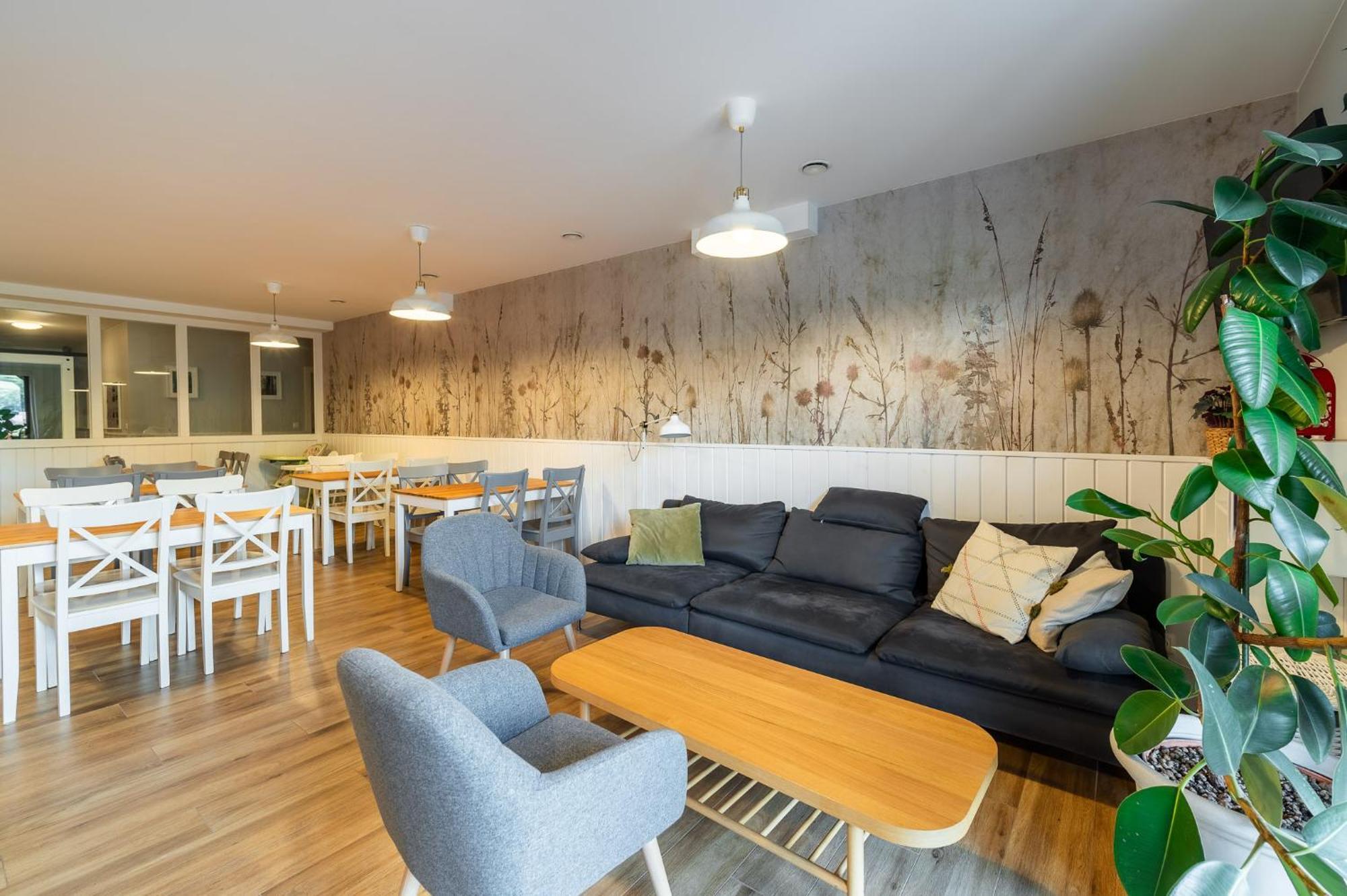 Apartamenty Black Lion Pcim Exteriör bild