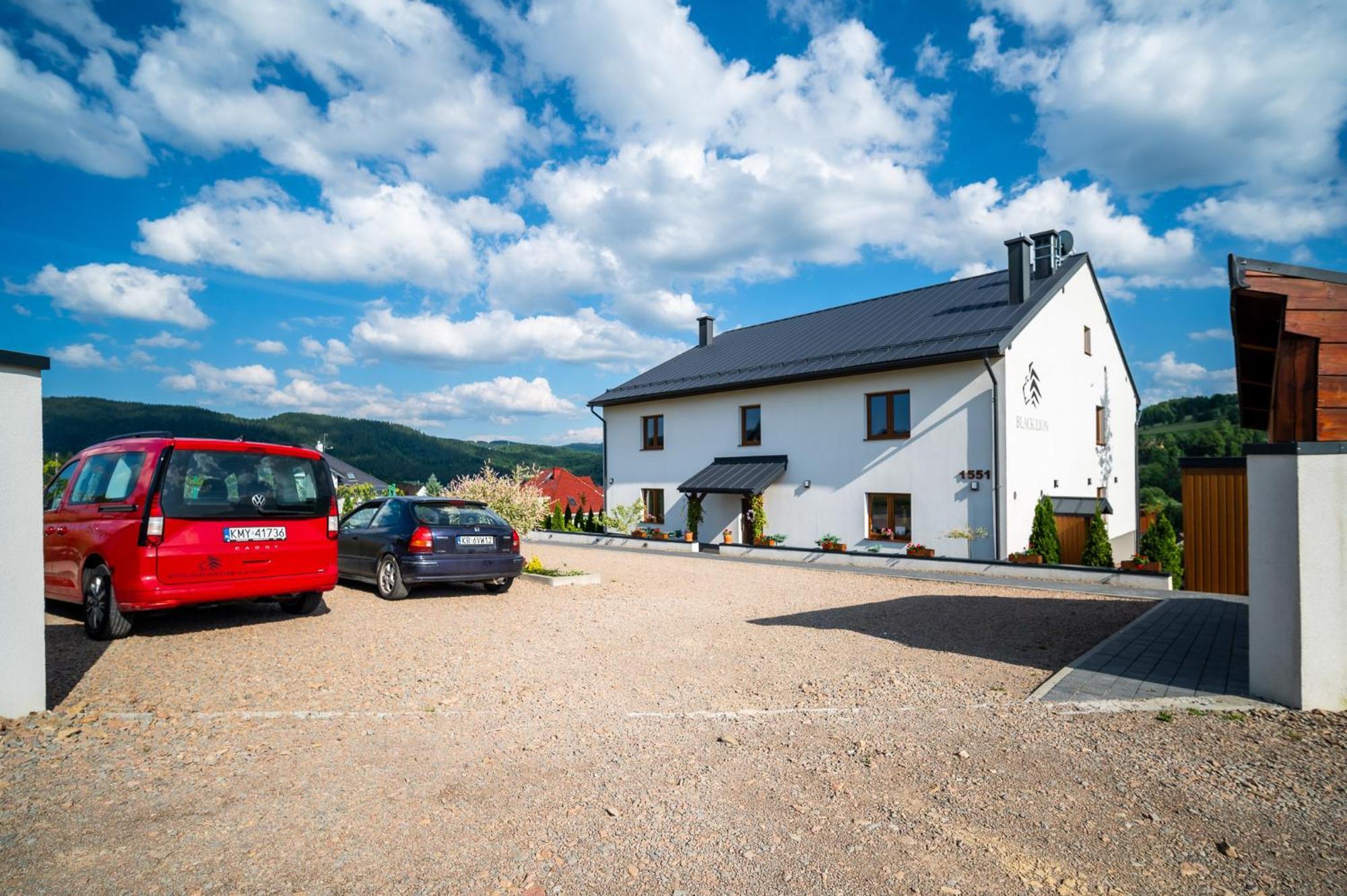 Apartamenty Black Lion Pcim Exteriör bild