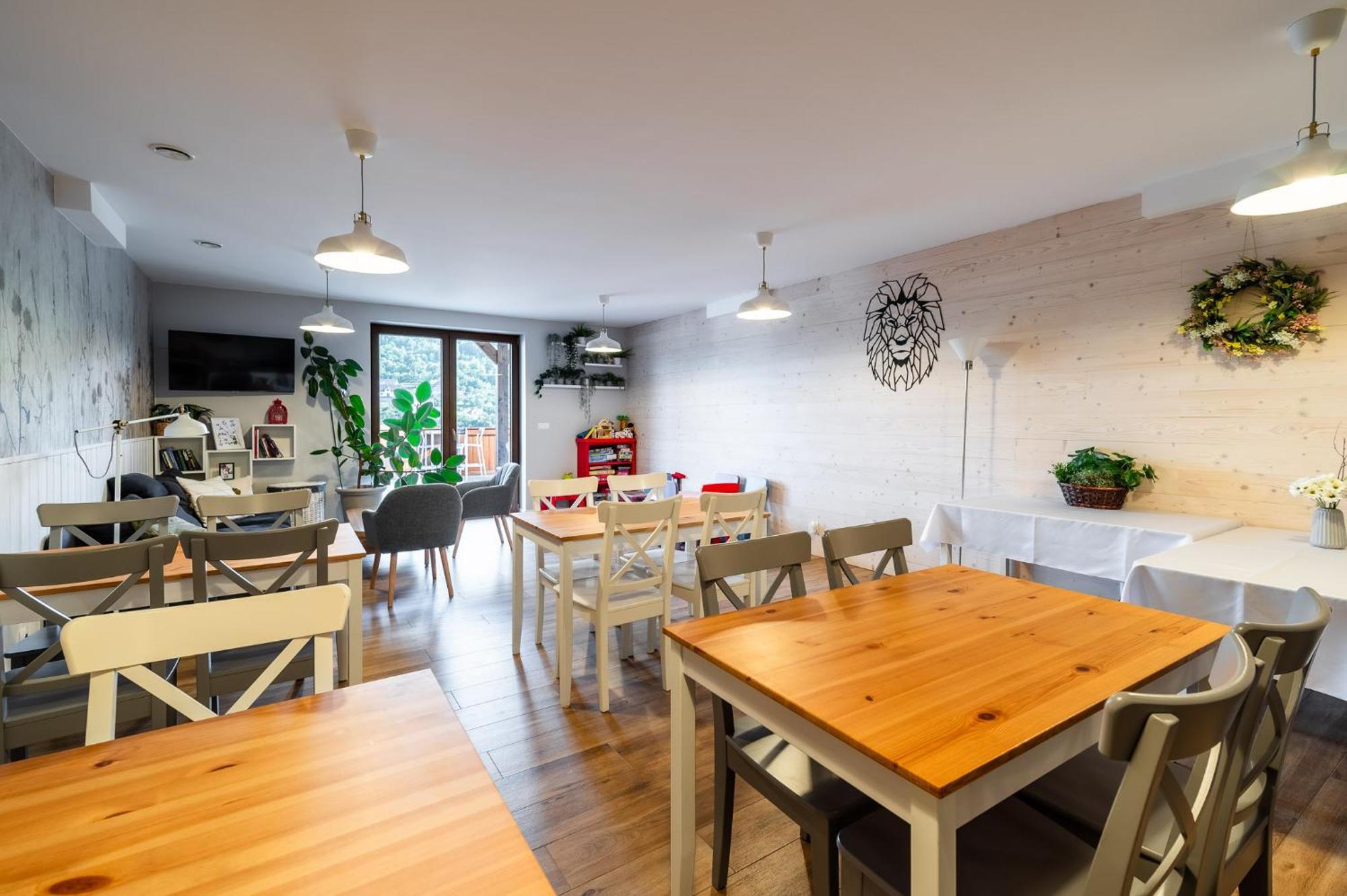Apartamenty Black Lion Pcim Exteriör bild