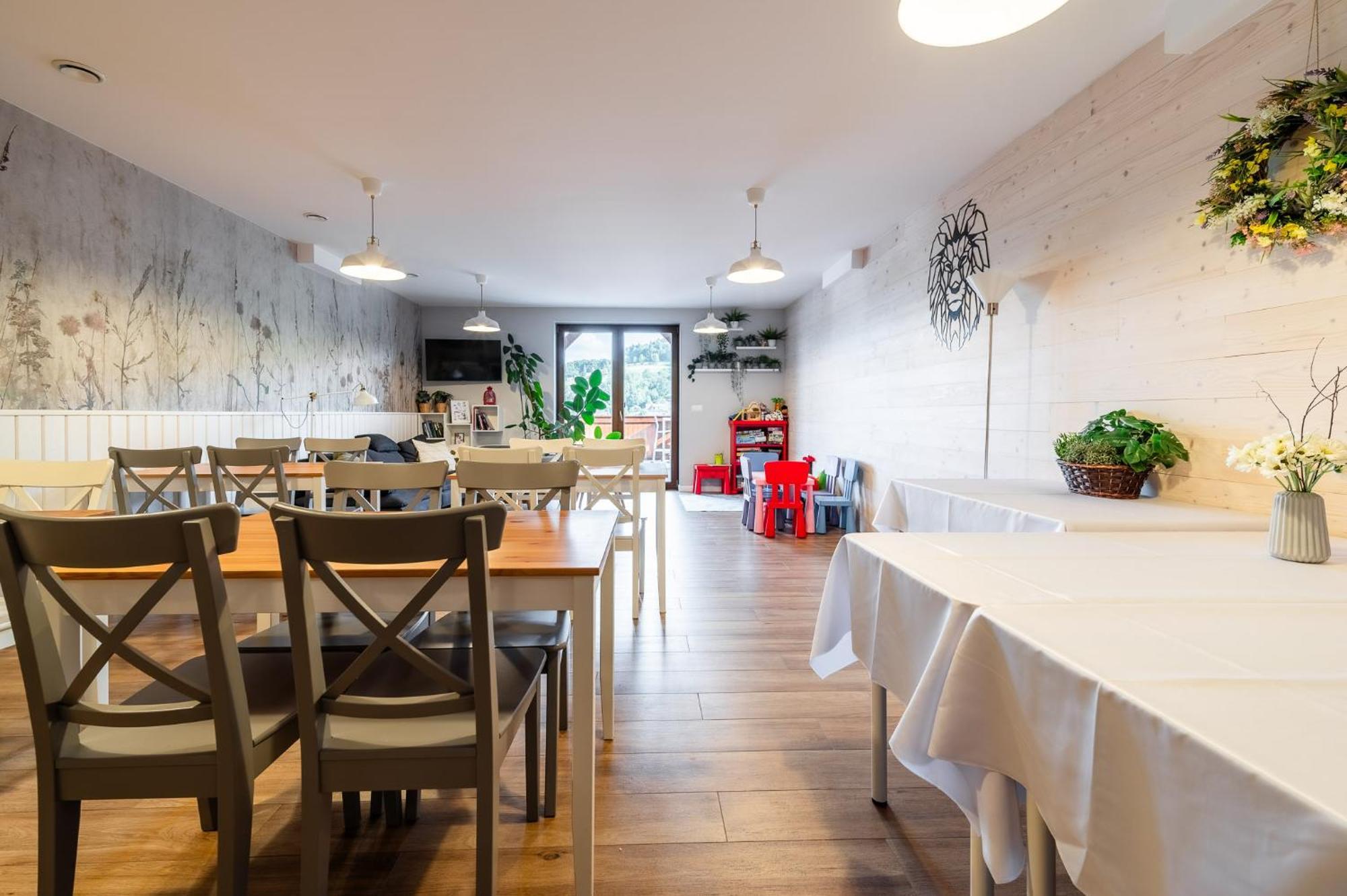Apartamenty Black Lion Pcim Exteriör bild