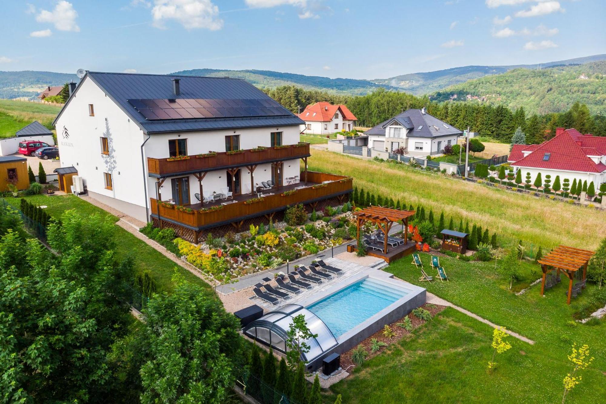 Apartamenty Black Lion Pcim Exteriör bild
